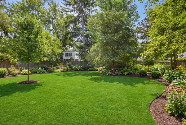 18753 San Diego BLVD, Lathrup Village, MI 48076