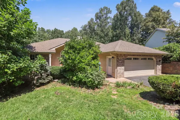 7 Firestone CT, Etowah, NC 28729