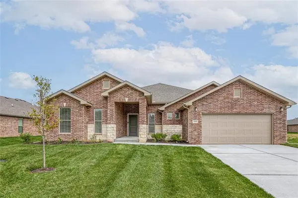 18525 W 195th ST, Spring Hill, KS 66083