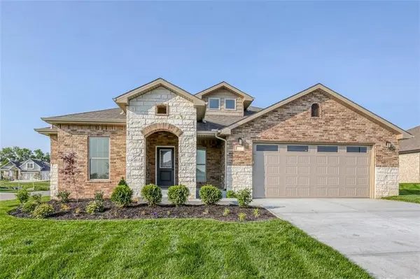 18430 W 195th TER, Spring Hill, KS 66083