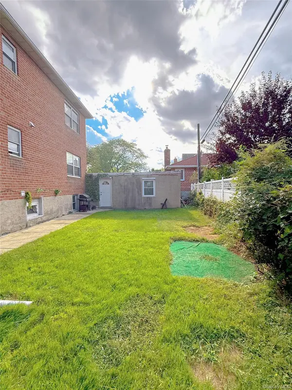 200-21 39 Ave, Bayside, NY 11361