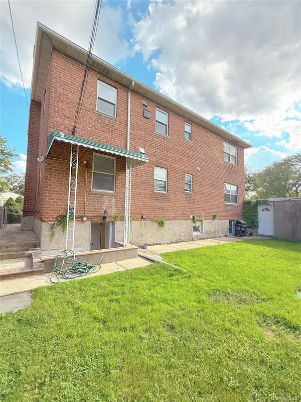 200-21 39 Ave, Bayside, NY 11361