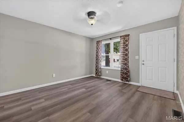 50 Laura DR, St Peters, MO 63376