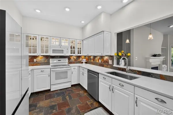 4465 W Pine BLVD #15, St Louis, MO 63108