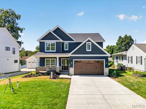 923 Poinsetta LN, Kirkwood, MO 63122