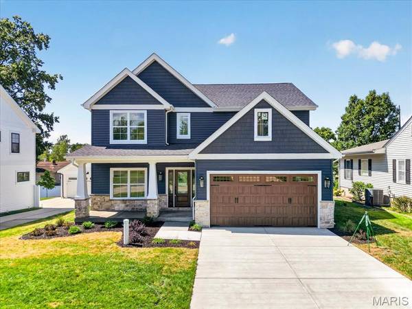923 Poinsetta LN, Kirkwood, MO 63122