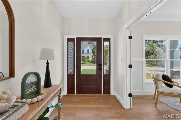 923 Poinsetta LN, Kirkwood, MO 63122