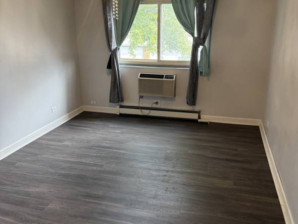 25 E Palatine RD #212, Arlington Heights, IL 60004