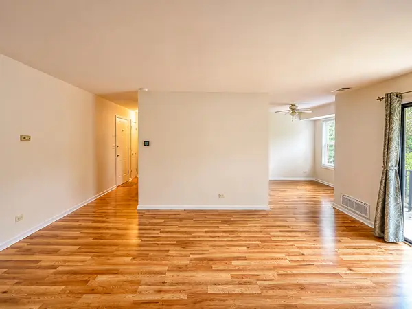 2208 Country Club DR #26, Woodridge, IL 60517