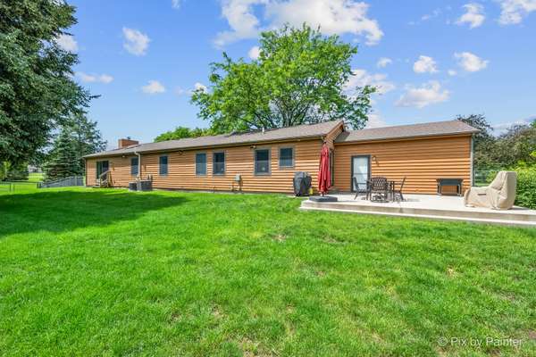 2116 N Pebble DR, Mchenry, IL 60051