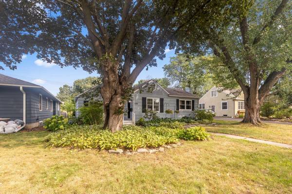 1586 Grotto ST N, Saint Paul, MN 55117