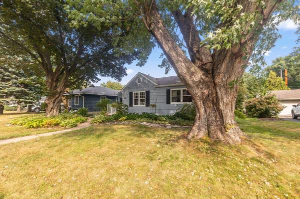1586 Grotto ST N, Saint Paul, MN 55117