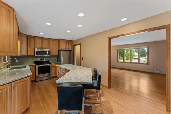1096 Rome CT, Apple Valley, MN 55124