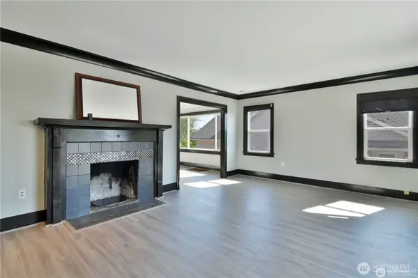 328 NE 52nd ST, Seattle, WA 98105