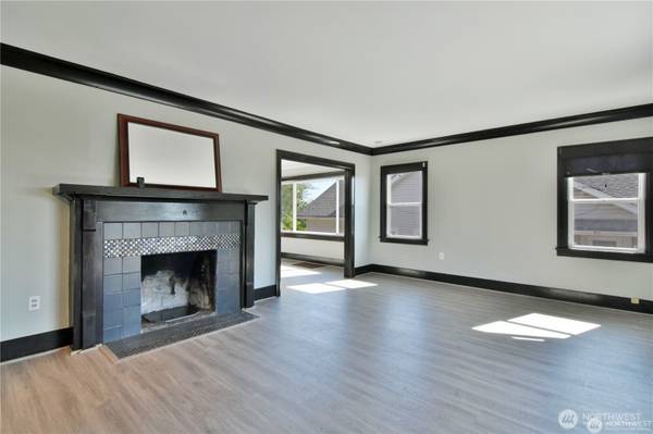 328 NE 52nd ST, Seattle, WA 98105