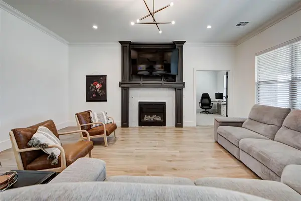 10121 Oakwood DR, Edmond, OK 73025