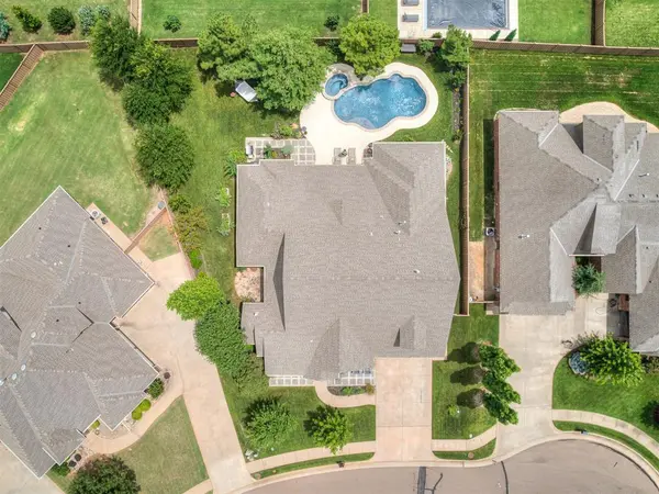 3209 Silvercliffe CT, Edmond, OK 73012