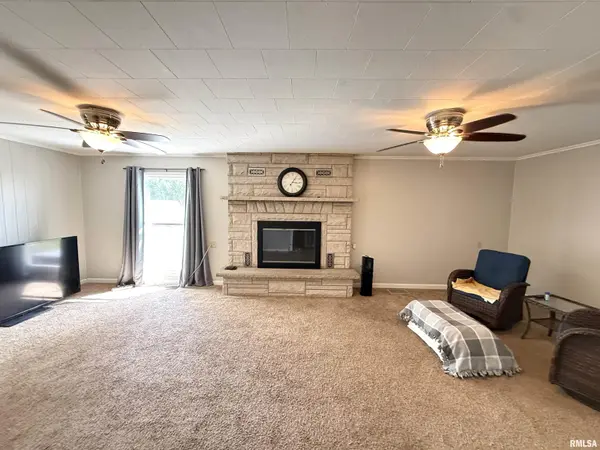 200 Albers ST, Golden, IL 62339