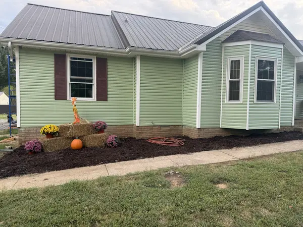 2438 Chester Harris Rd, Woodlawn, TN 37191