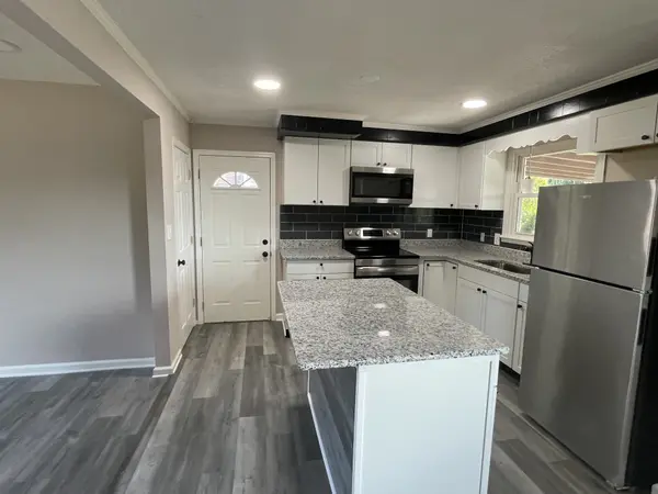335 Hampshire Dr, Clarksville, TN 37043