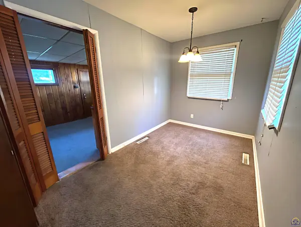 1605 SW Indian Trail, Topeka, KS 66604