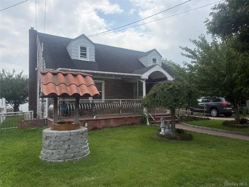 24 Wheeler AVE, Valley Stream, NY 11580