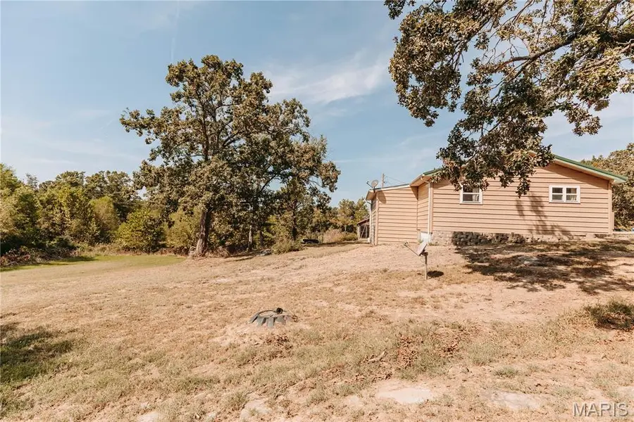 148 Sudhammer RD, Iberia, MO 65486