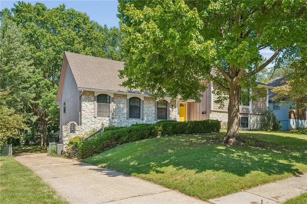 11010 E 83rd TER, Raytown, MO 64138