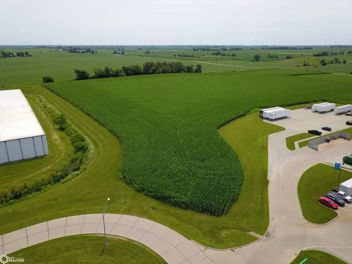 800 Blakely CIR, Grinnell, IA 50112
