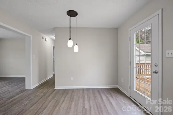 78 W Newberry DR, Fletcher, NC 28732