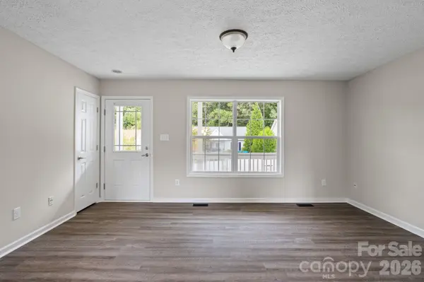 78 W Newberry DR, Fletcher, NC 28732
