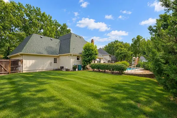 10020 Mackey CIR, Overland Park, KS 66212