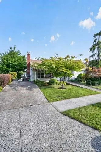 84 E Lido Promenade, Lindenhurst, NY 11757