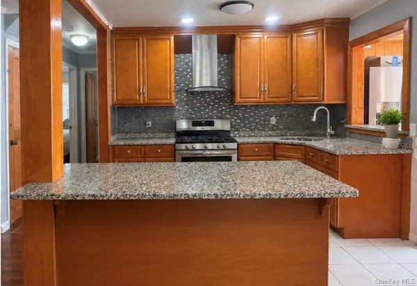 24 Wheeler AVE, Valley Stream, NY 11580