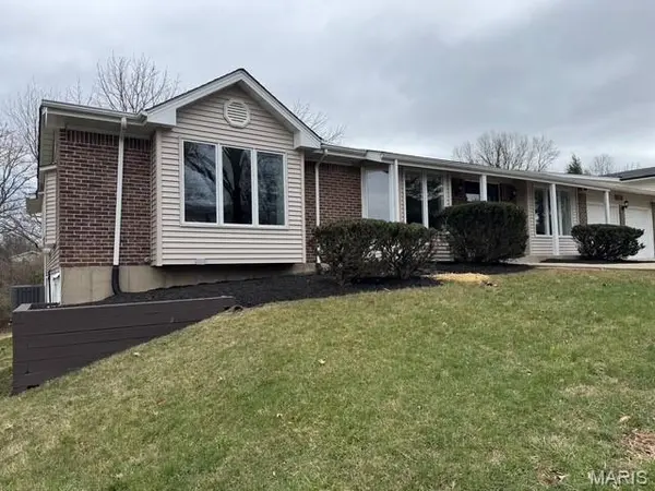 924 Fernview DR, Creve Coeur, MO 63141