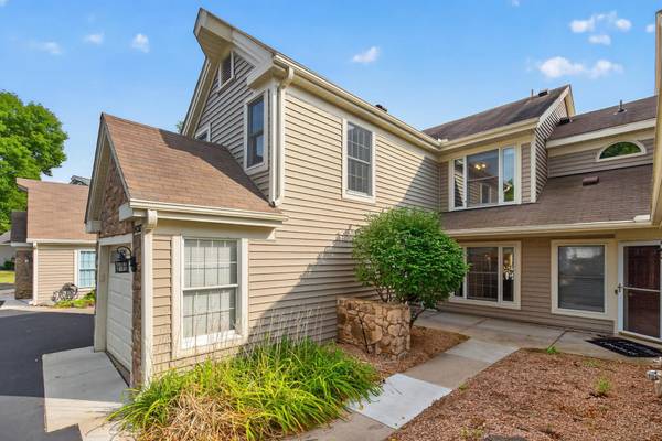 14307 Bedford DR, Eden Prairie, MN 55346