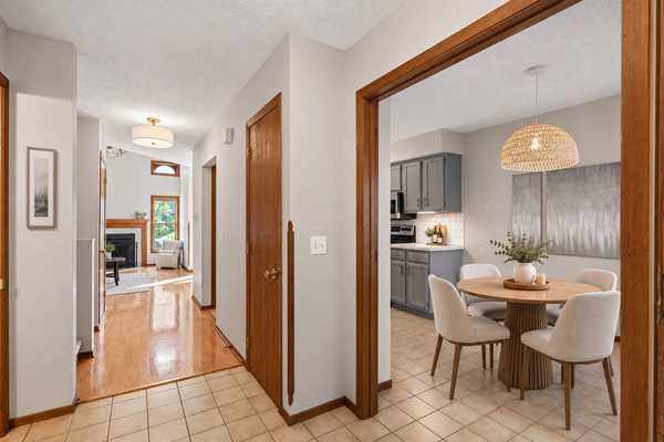 14307 Bedford DR, Eden Prairie, MN 55346