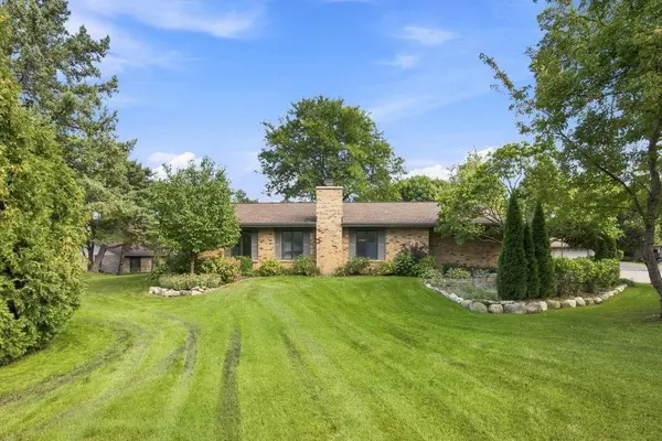 38 Jewel LN N, Plymouth, MN 55447