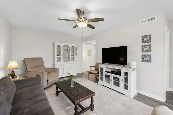 352 Deer Lake Dr, Nashville, TN 37221