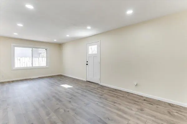 710 W Alexander Dr, Haysville, KS 67060