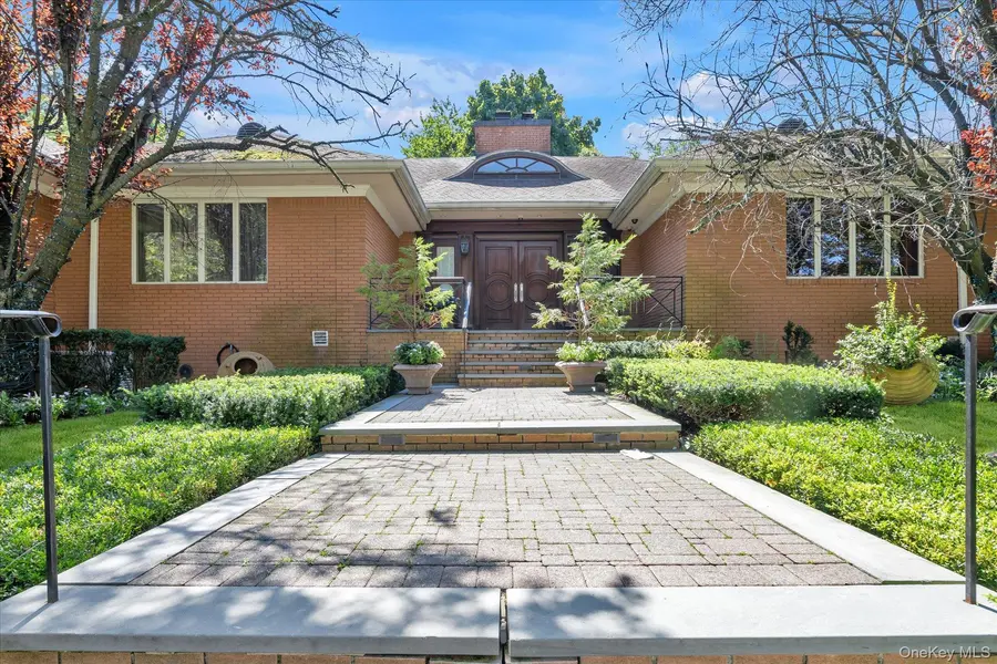 224 Beverly RD, Douglaston, NY 11363