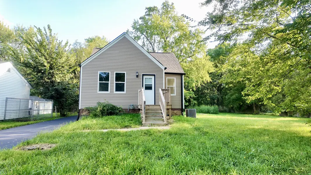 10703 W Woodland AVE, Beach Park, IL 60087