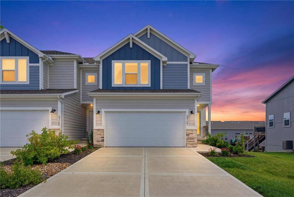 3727 SW Clayton PL, Lee's Summit, MO 64082