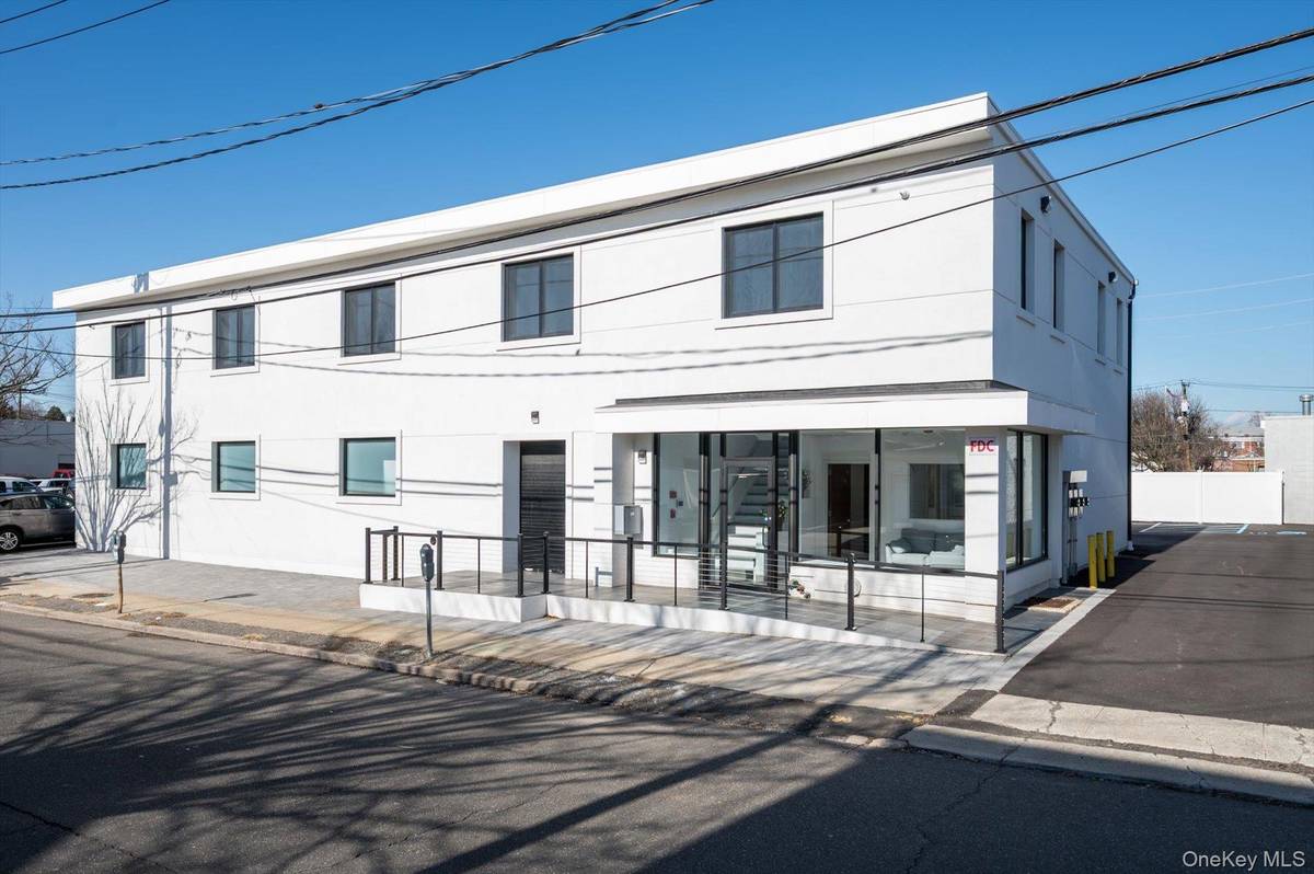 25 Willowdale AVE #2ND FLOOR, Port Washington, NY 11050