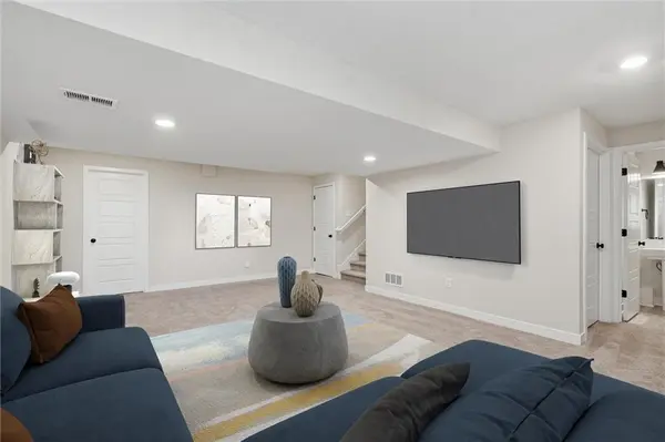 3727 SW Clayton PL, Lee's Summit, MO 64082