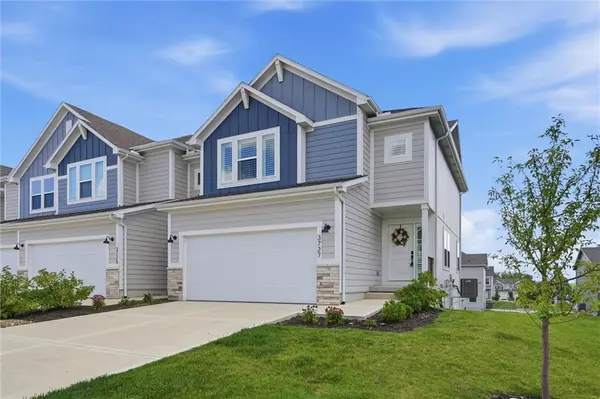 3727 SW Clayton PL, Lee's Summit, MO 64082
