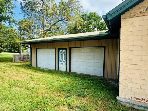 2745 169 HWY, Trimble, MO 64492