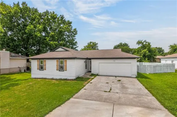 10512 N Oak Trafficway, Kansas City, MO 64155