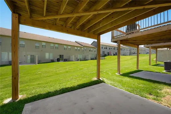 7409 GRAND SLAM ST, Parkville, MO 64152