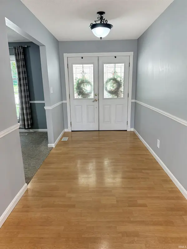5200 Kenwood DR, Newburgh, IN 47630